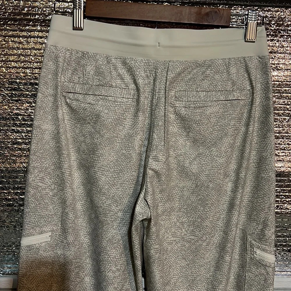 Athleta Venture Printed Joggers Pants Viper Grey. Size 0 - Picture 4 of 7